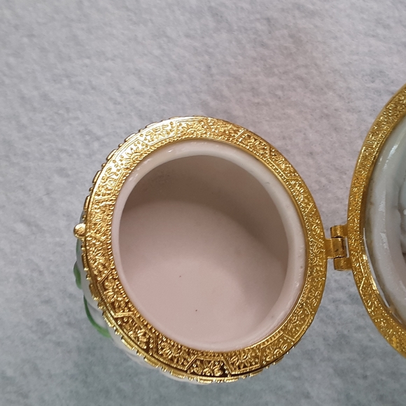 Trinket box vintage. Blue Jay figurines on top of box. Collectible. - Picture 5 of 8